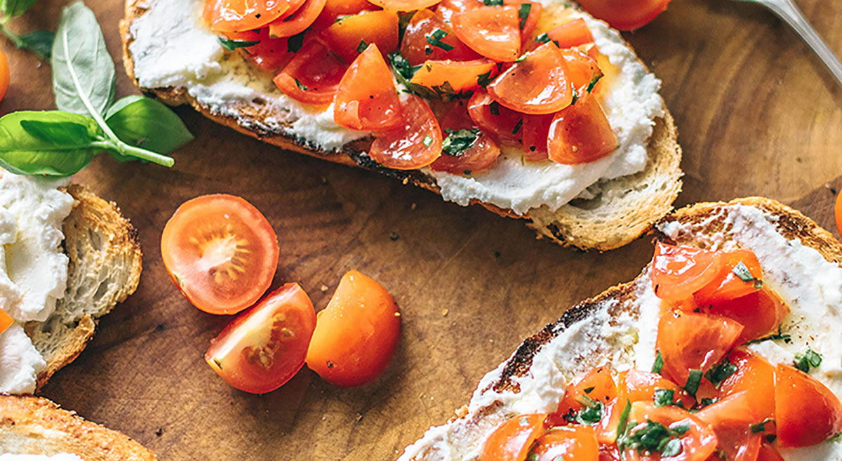 Bruschetta aux tomates et basilic frais